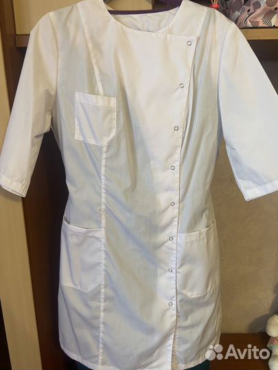 Белый медицинский халат