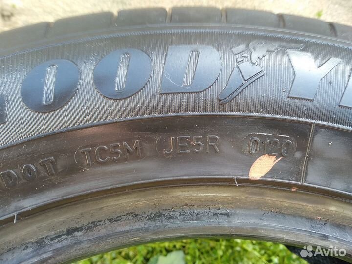 Goodyear EfficientGrip Performance 215/60 R16 95H