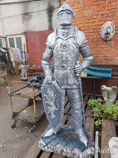 Скульптура из бетона Рыцарь