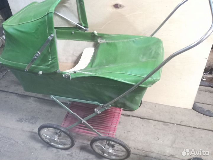 Игрушечная коляска