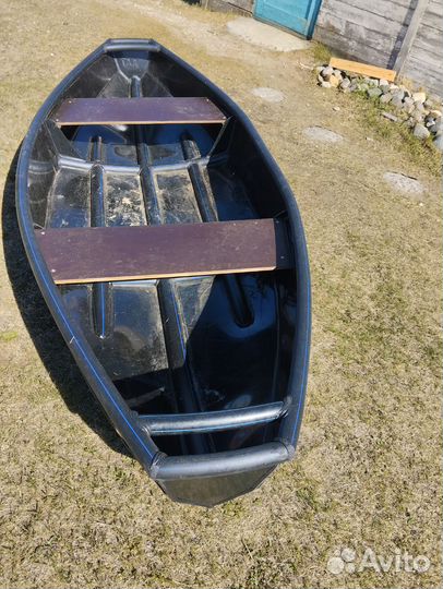 Лодка весельная из пнд