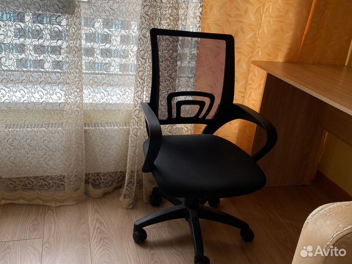 Компьютерный стол и стул