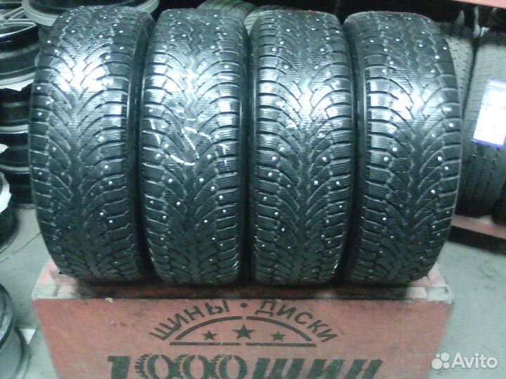 Колеса Б/У шипов на Mitsubishi 215/70 16