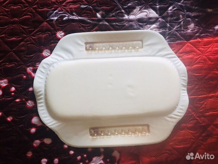 Подголовник для ванной на присосках 26х34 см