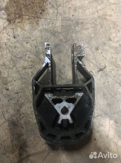 Подушка кпп Ford Focus 3