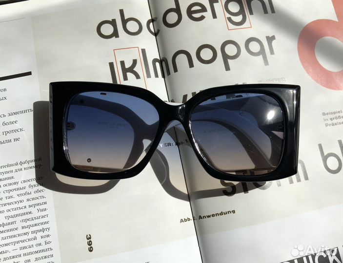 Солнцезащитные очки женские брендовые