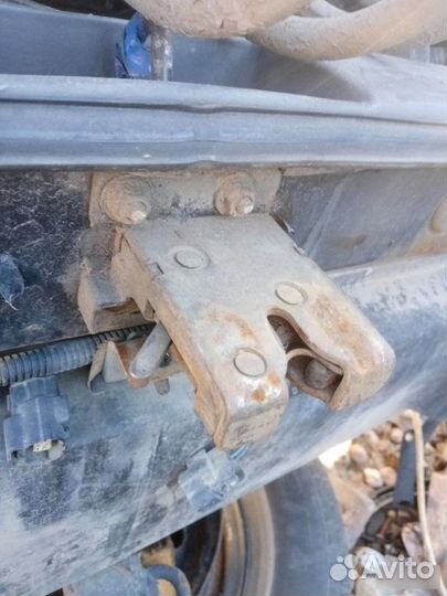 Замок калитки запасного колеса Kia Sportage 2001