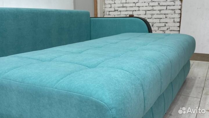 Диван Долорес С деревянными подлокотниками на зака