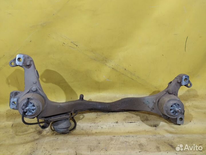 Audi Q7 4L Кронштейн опоры двигателя