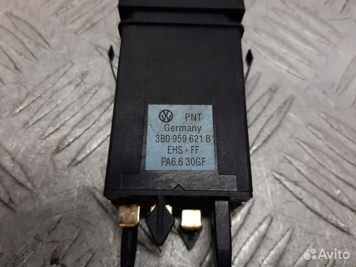 Кнопка обогрева заднего стекла Volkswagen Passat