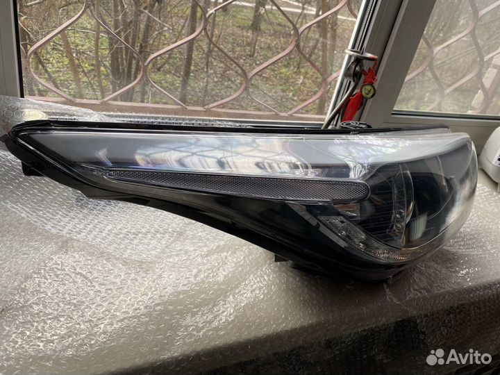 92102A2220 Hyundai-Kia Фара правая KIA ceed 2012)