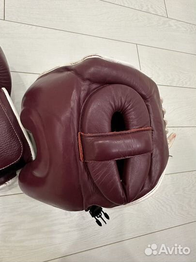 Боксерские перчатки и шлем winning