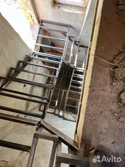 Металокаркас лестницы