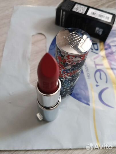 Помада givenchy le rouge