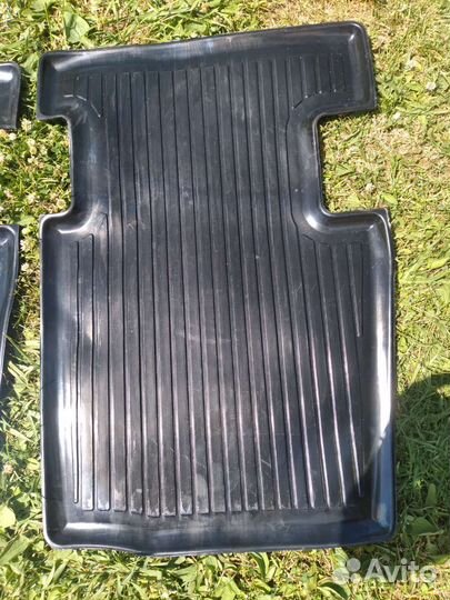 Автомобильные коврики резиновые