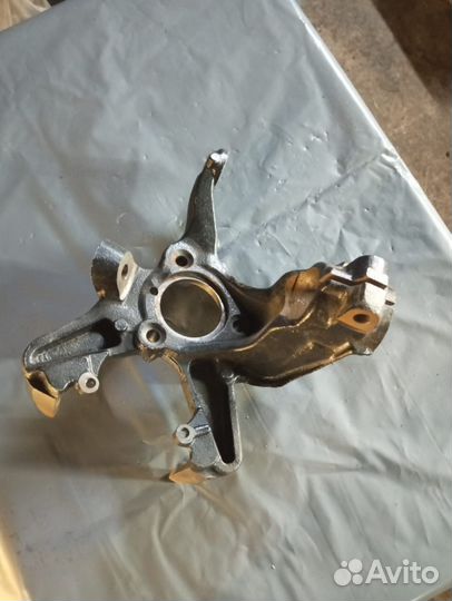 Кулак поворотный левый skoda octavia