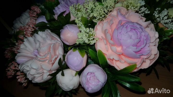 На подарок букет пионов