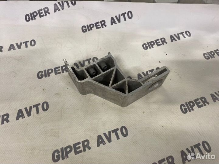 Кронштейн радиатора правый Mercedes-Benz C-Class