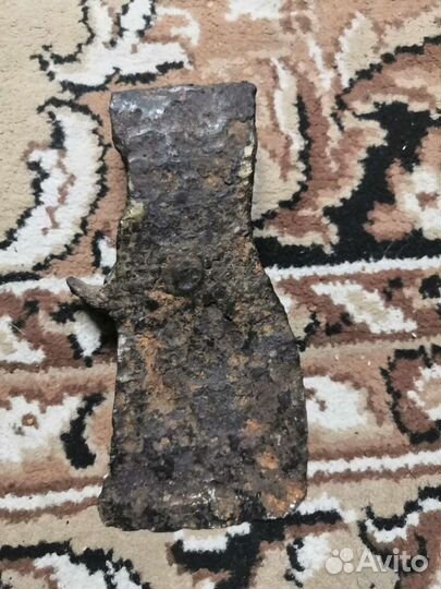 Табличка и основа топора