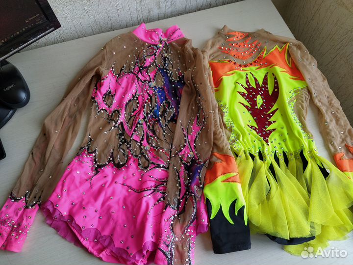 Булавы sasaki 36.Скакалки 2 шт. Лента. Купальники