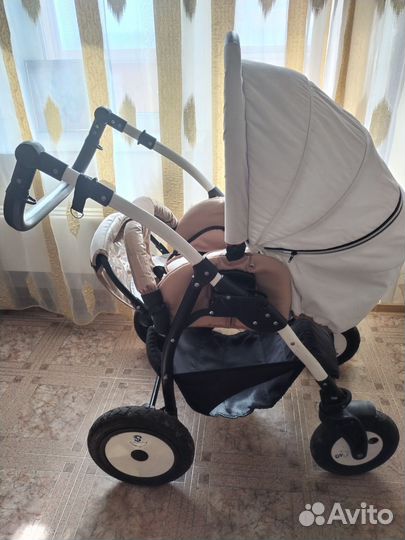 Коляска 3 в 1 с автолюлькой