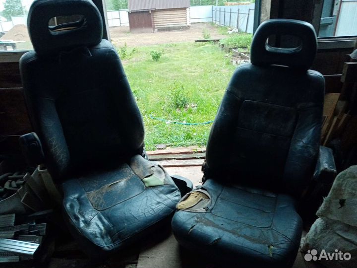 Передние сиденья Toyota prado