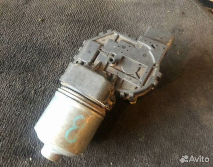 Моторчик стеклоочистителя передний Passat B5