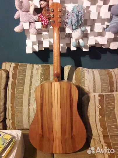 Акустическая гитара