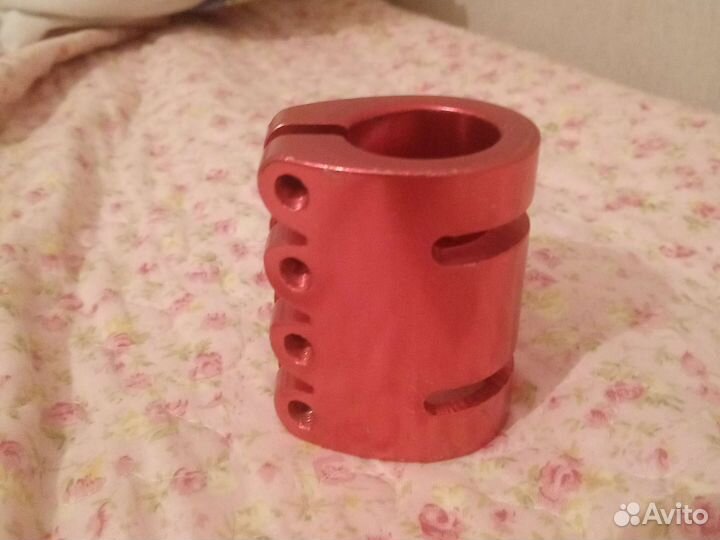 Зажим на трюковой самокат