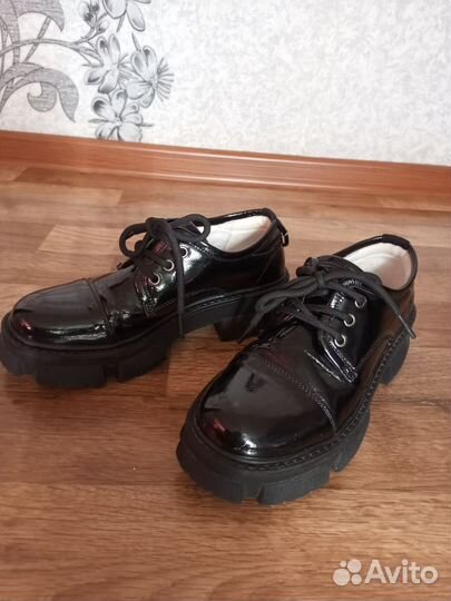 Туфли для девочки 34 размер чёрные лакированые