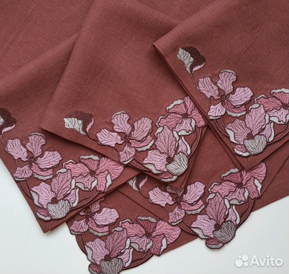 Салфетка льняная с вышивкой для сервировки стола 