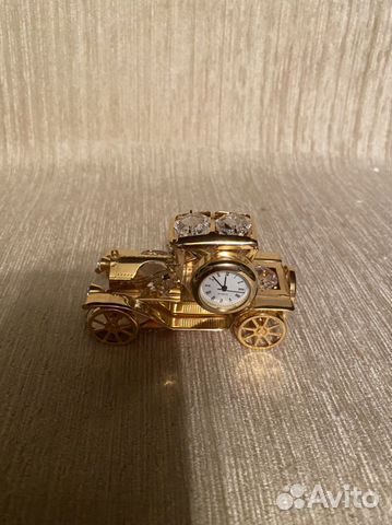 Позолоченная модель машины с кристаллами Swarowski