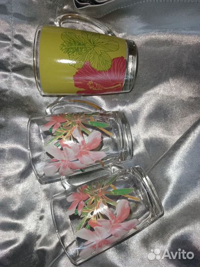 Кружки чайные, сахарница