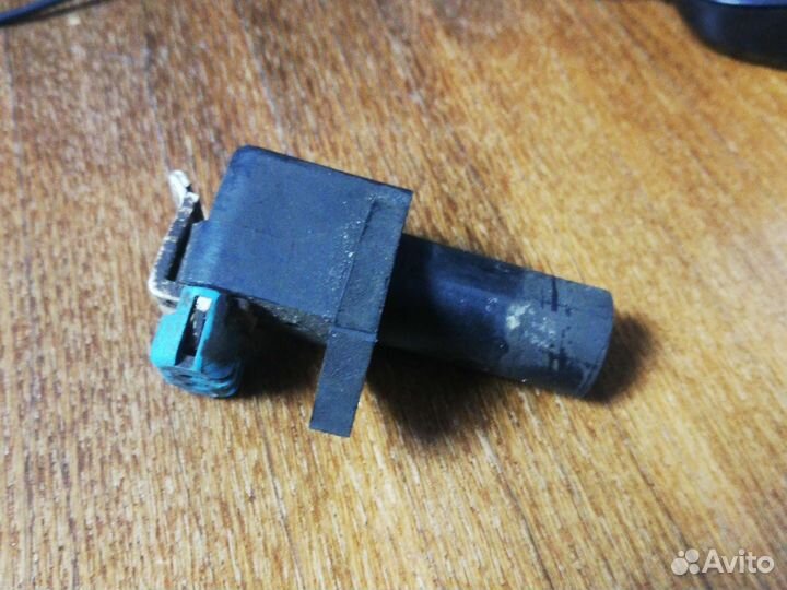 Датчик положения коленвала Лада Ларгус