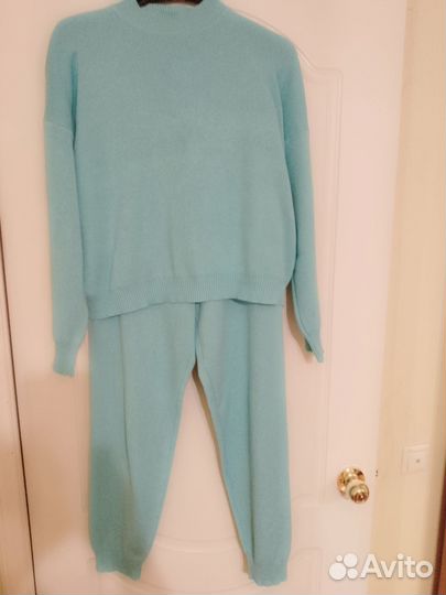 Костюм женский. Бирюза