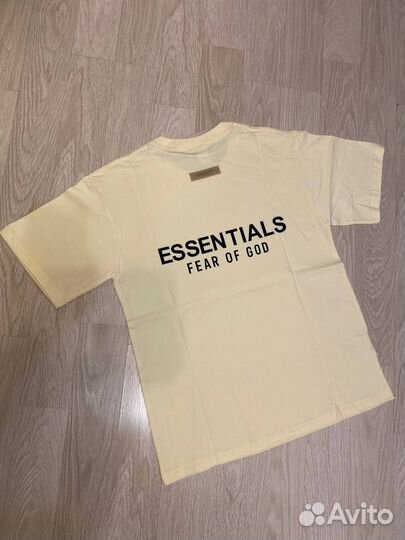Футболка Essentials