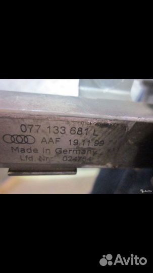 Топливная рампа с форсунками Audi A8 4.2 077133681