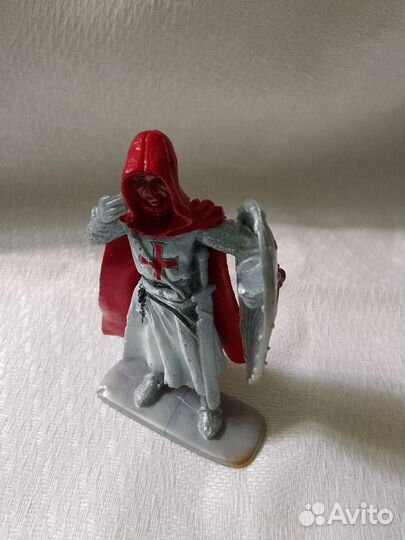 Фигурки рыцарей