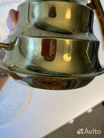 Минималистичный заварочный чайник золотистый