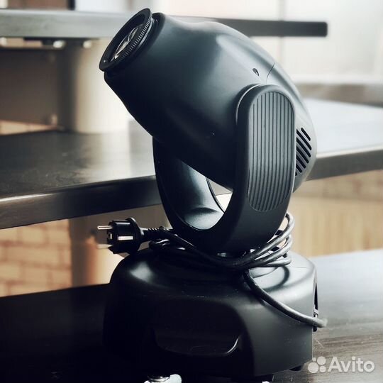 Прожектор вращающаяся голова involight MMH250