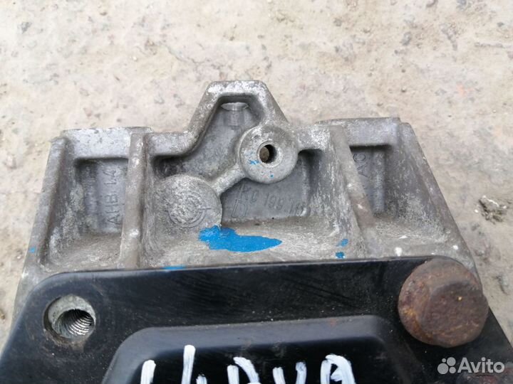 Кронштейн МКПП Гольф Плюс 1.4 1K0199111D