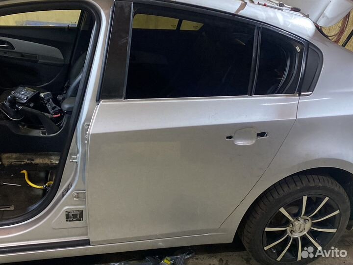 Задняя левая дверь Chevrolet Cruze хэтчбек