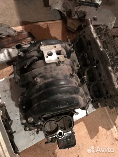 Впускной коллектор двигателя V8 d11 3.6 pt