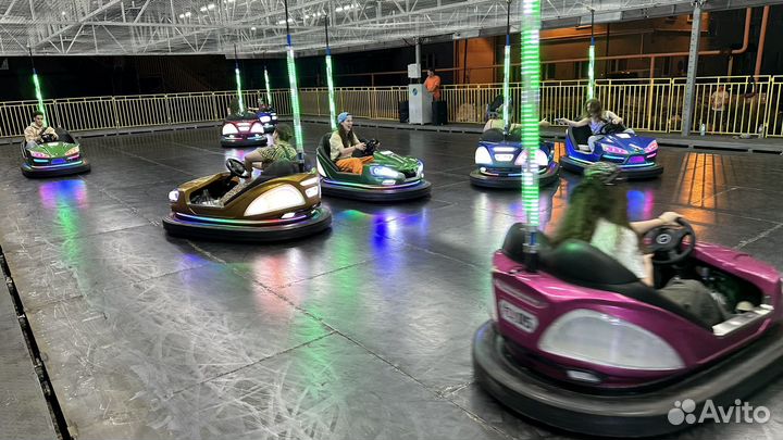 Сотрудник в парк аттракционов