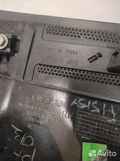 Накладка спойлера задняя правая Nissan Murano3 Z52