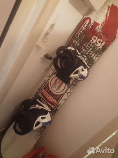 Сноуборд с креплениями и ботинками. (Полный компле