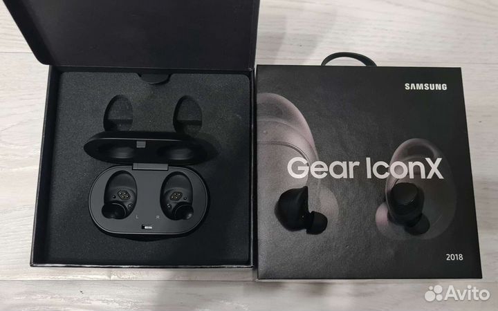 Беспроводные наушники Samsung Gear IconX