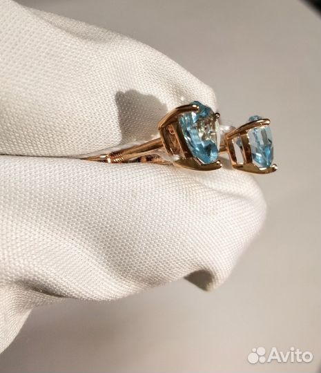 Золотые серьги с камнем