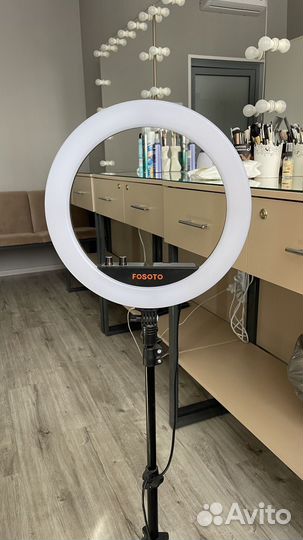 Продам кольцевую лампу FT -240 RL AC 100-240V