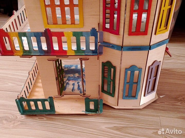 Игрушечный домик из дерева